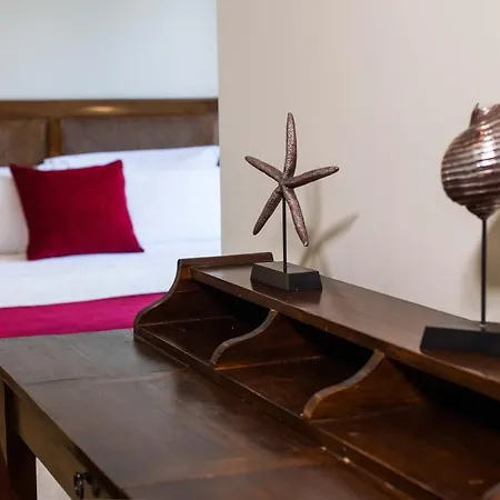 Arce Hotel *