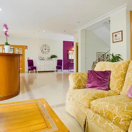 Arce Hotel *