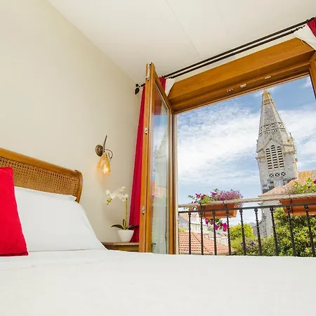Arce Hotel *